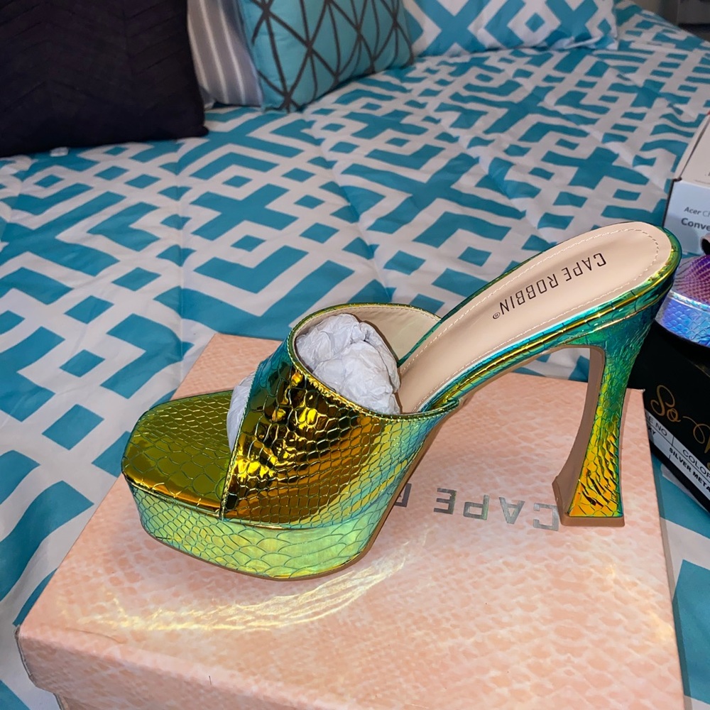 Heels - Picture 5 of 7